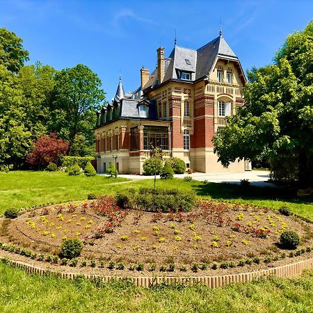 Chateau De Moliens Екстериор снимка
