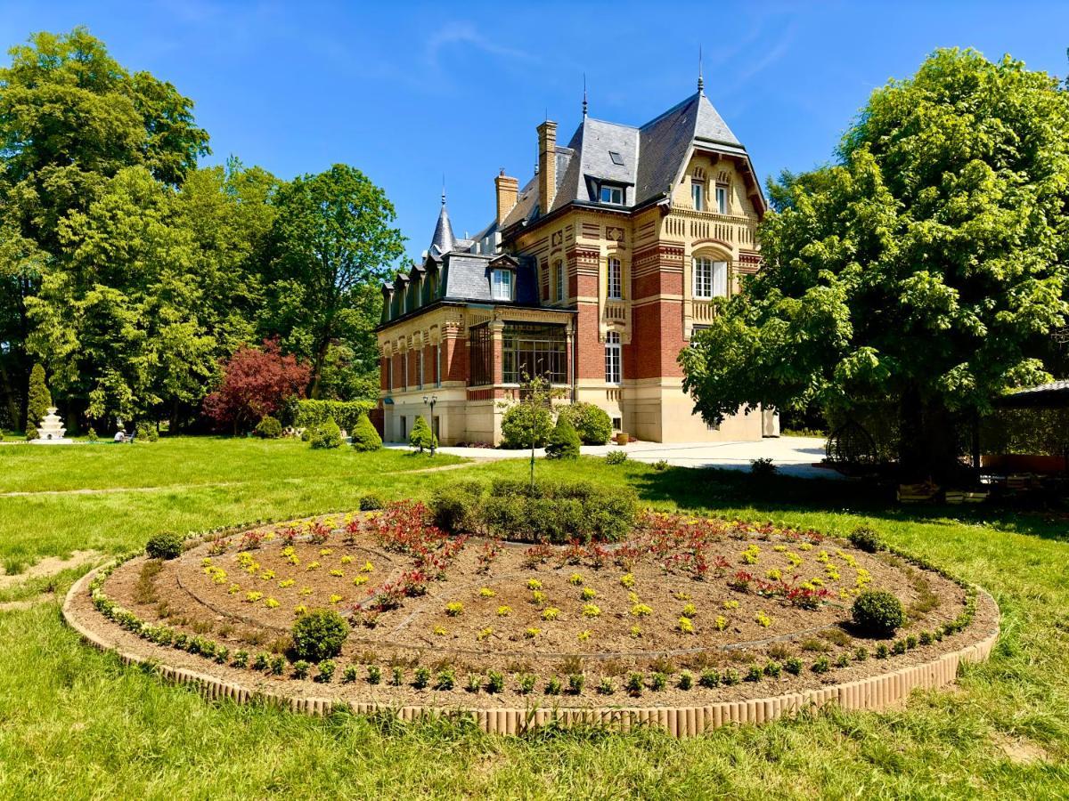 Chateau De Moliens Екстериор снимка